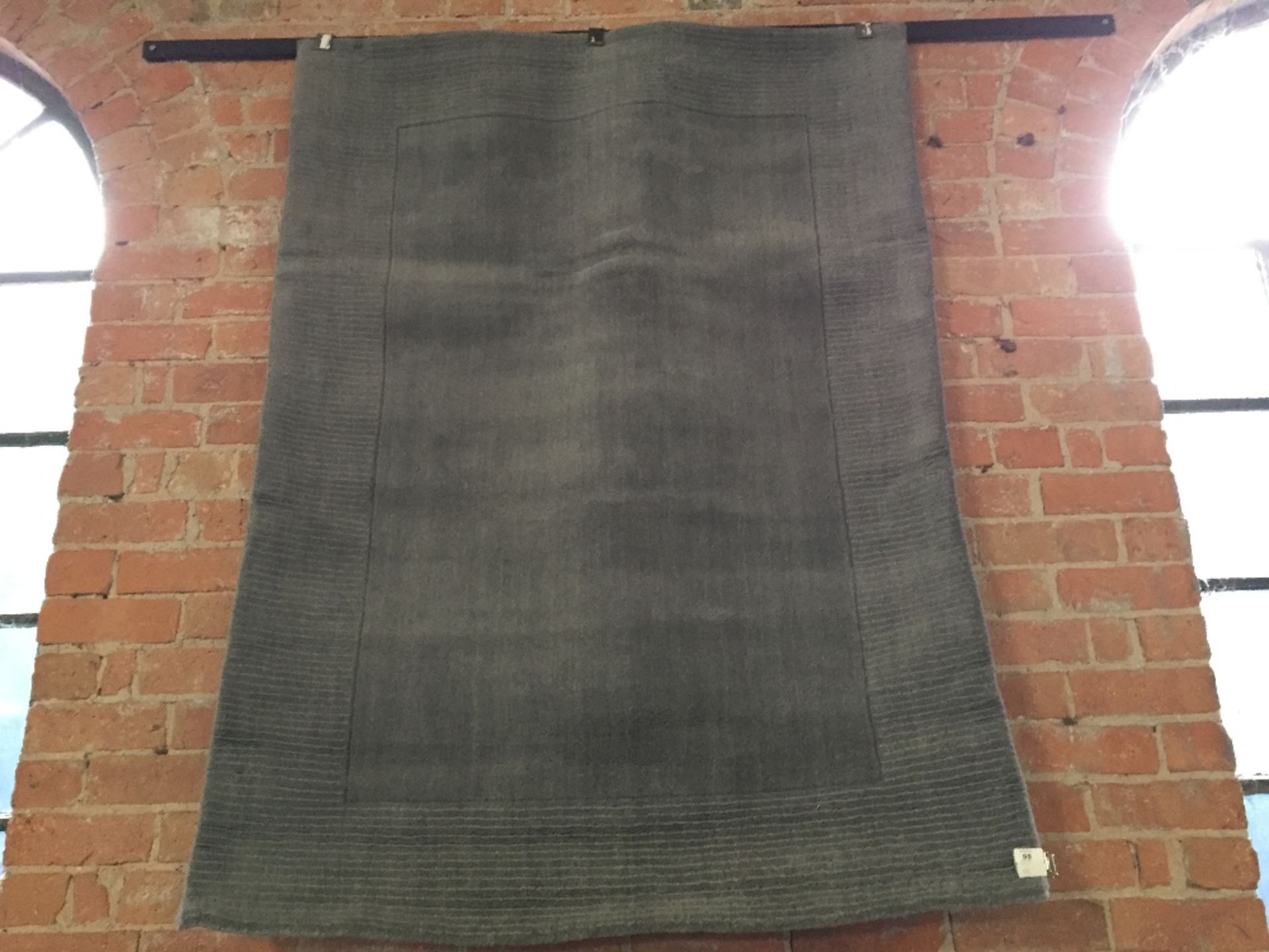 GREY RUG (LOWV2246 -9079/15)