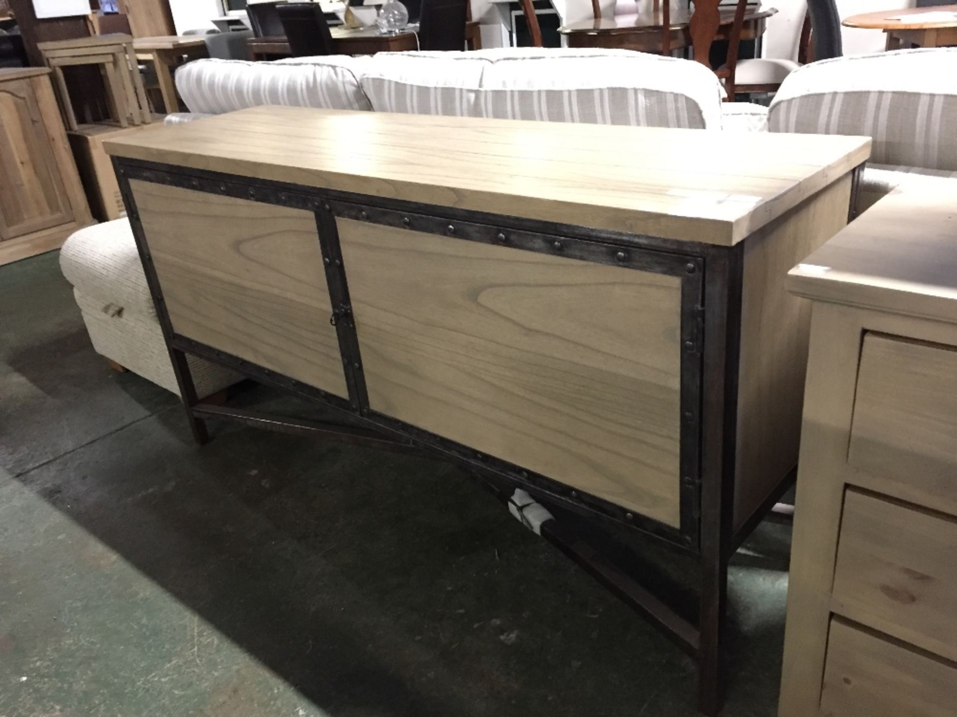 SOUTHWARK WIDE SIDEBOARD(open) (WG6 - RV/7592N)