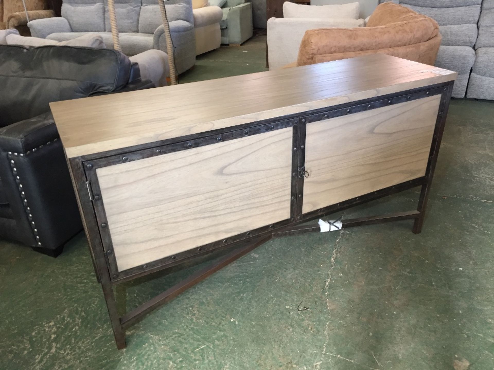 SOUTHWARK WIDE SIDEBOARD(open) (WG6 - RV/7592N)