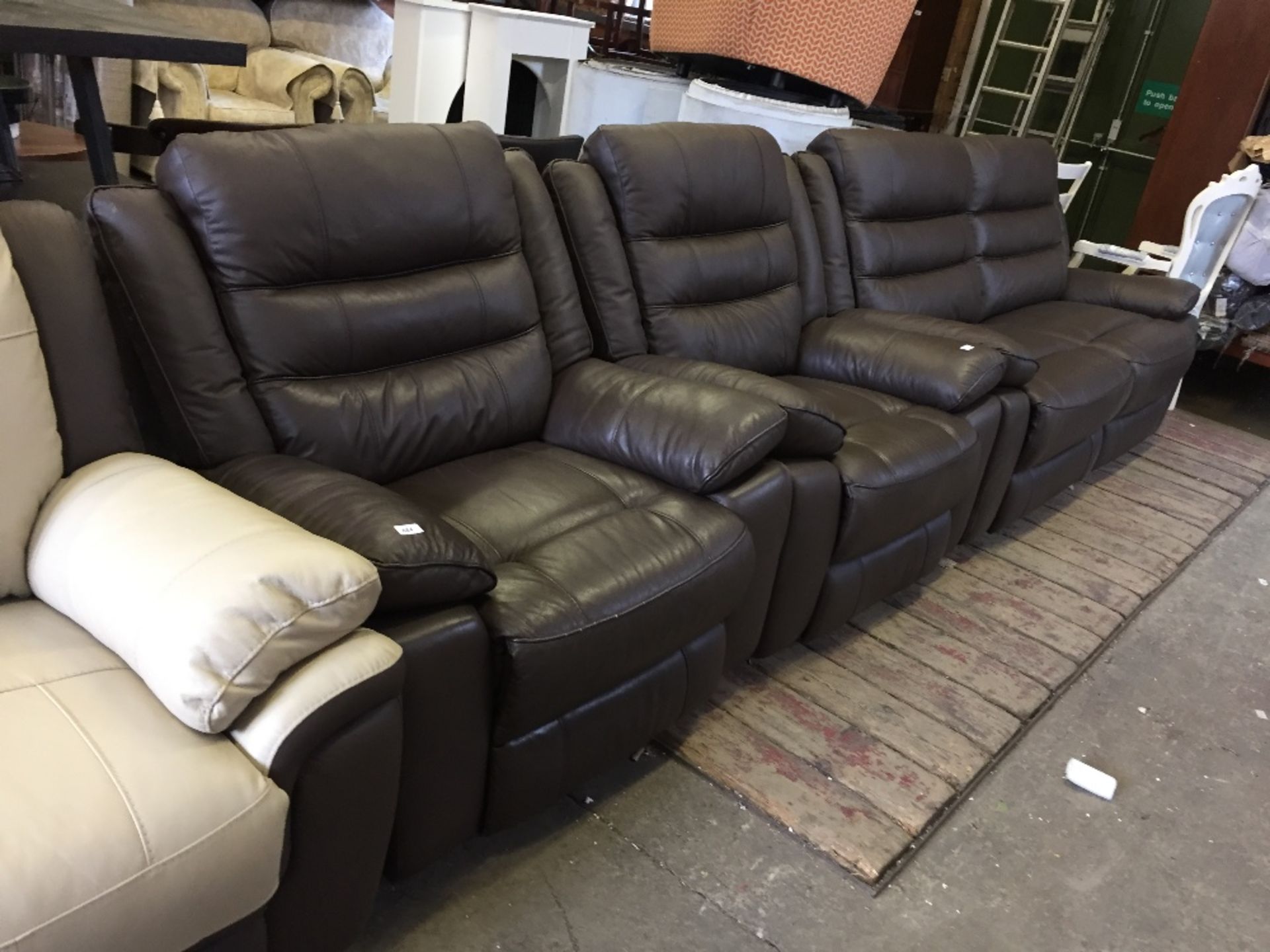 BROWN LEATHER WITH BROWN BEADING MANUAL RECLINING
