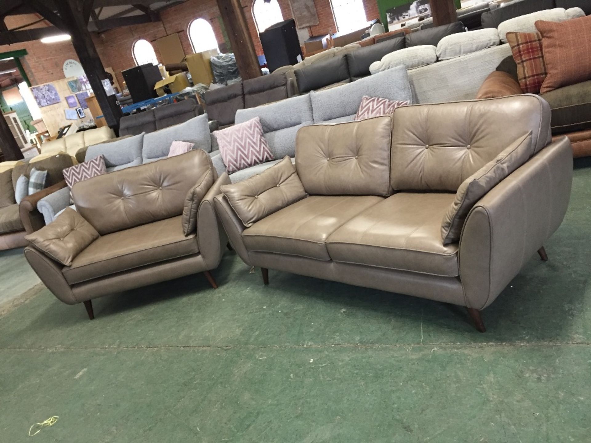 BEIGE LEATHER 3 SEATER SOFA AND SNUG CHAIR