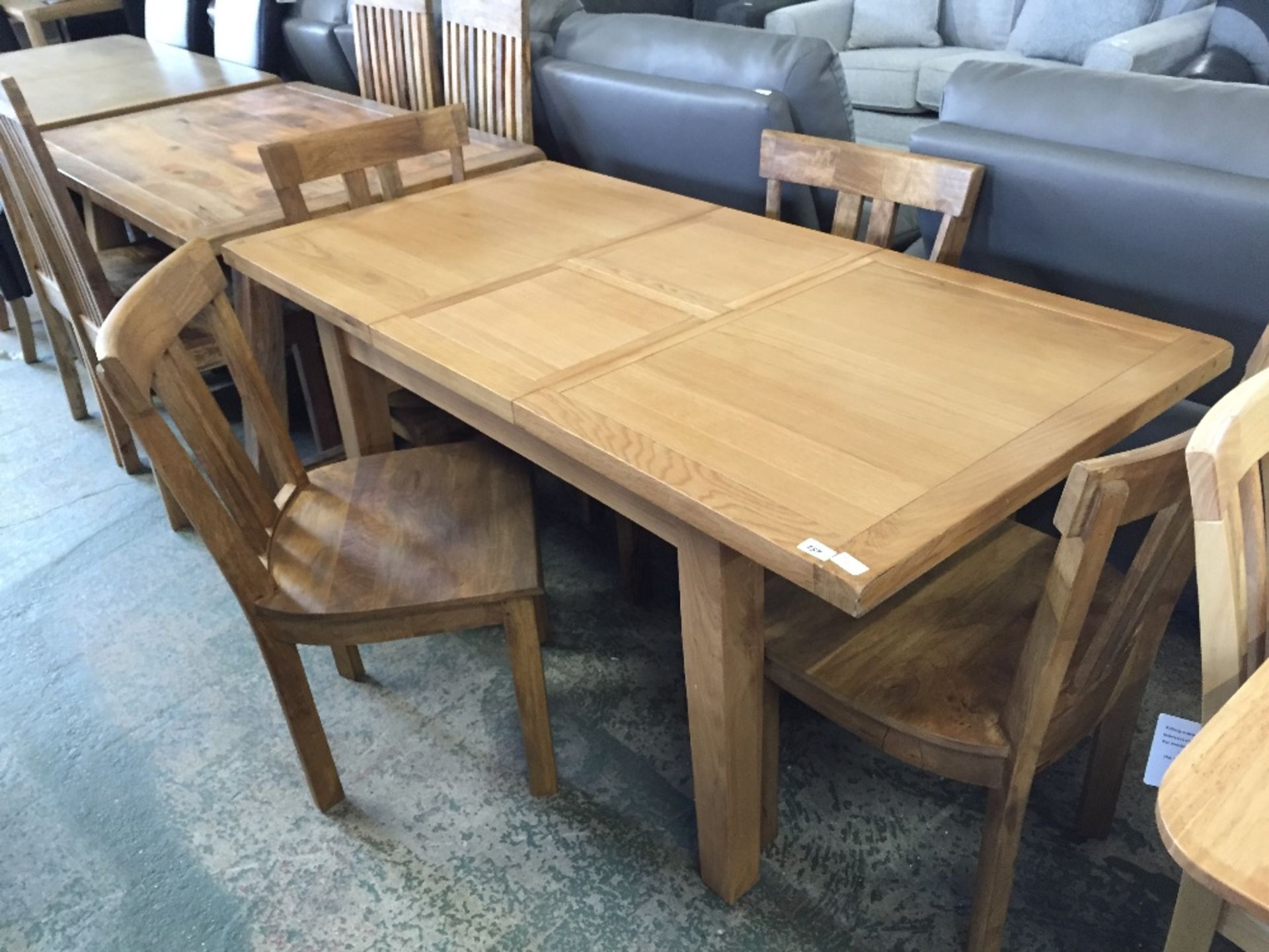 OAK EXTENDING TABLE AND 4 X CHAIRS (DAMAGE TO LEAF