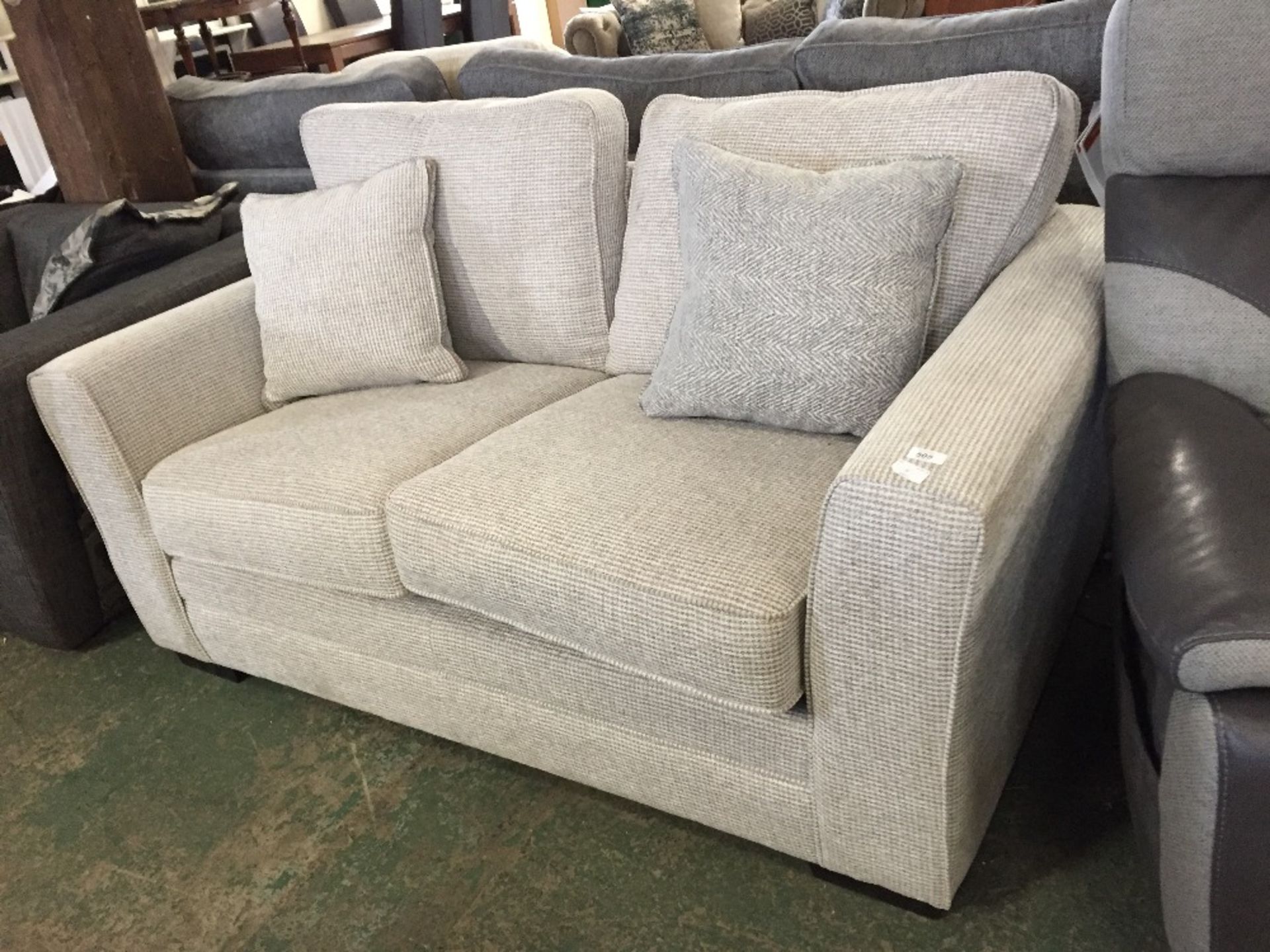 BEIGE PATTERNED 2 SEATER SOFA (WM12-5)