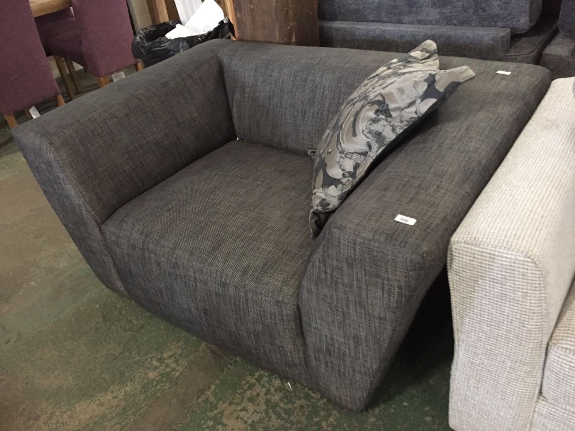 GREY LARGE SNUG CHAIR