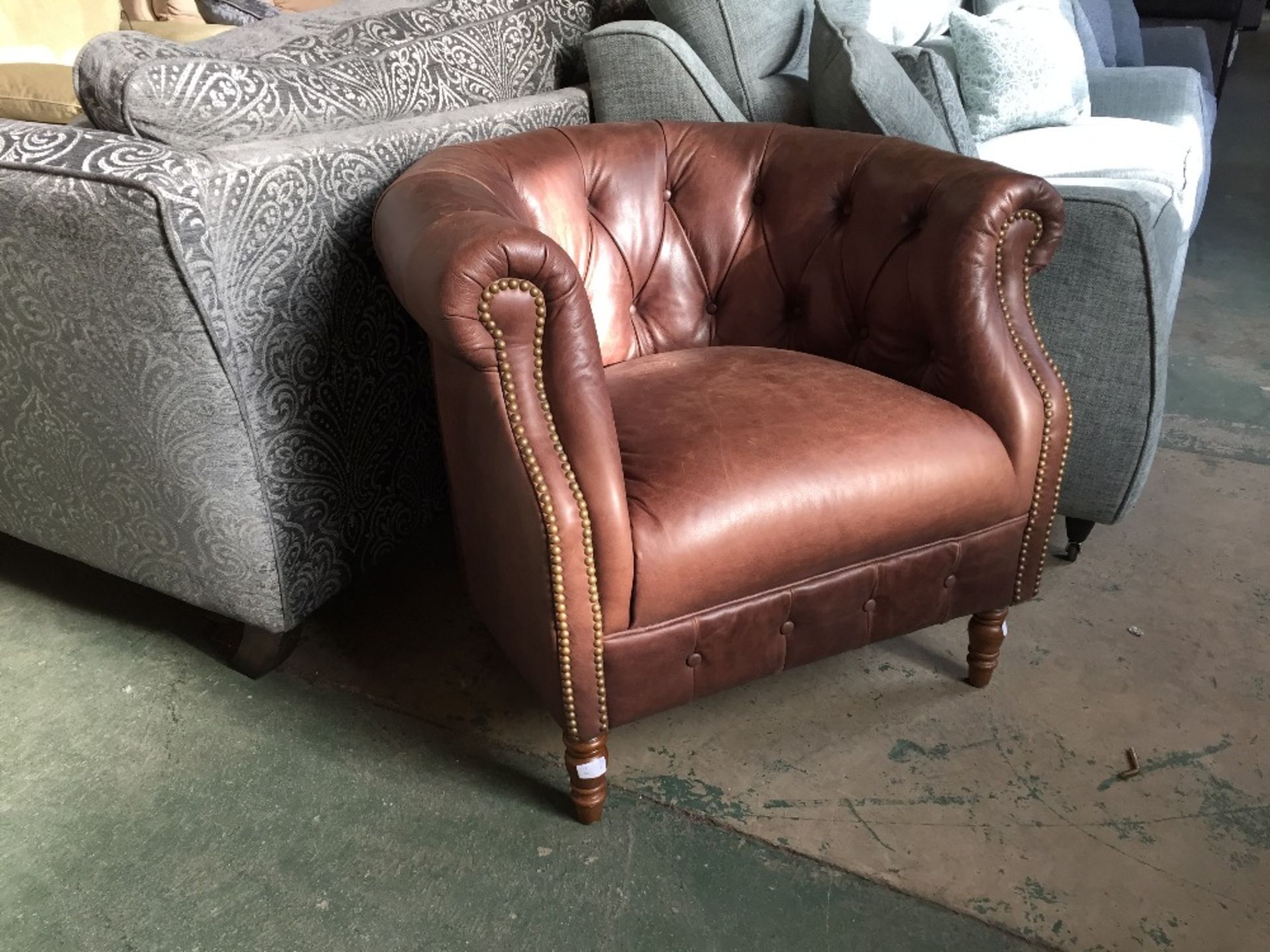 BROWN LEATHER TUB CHAIR (39-8)