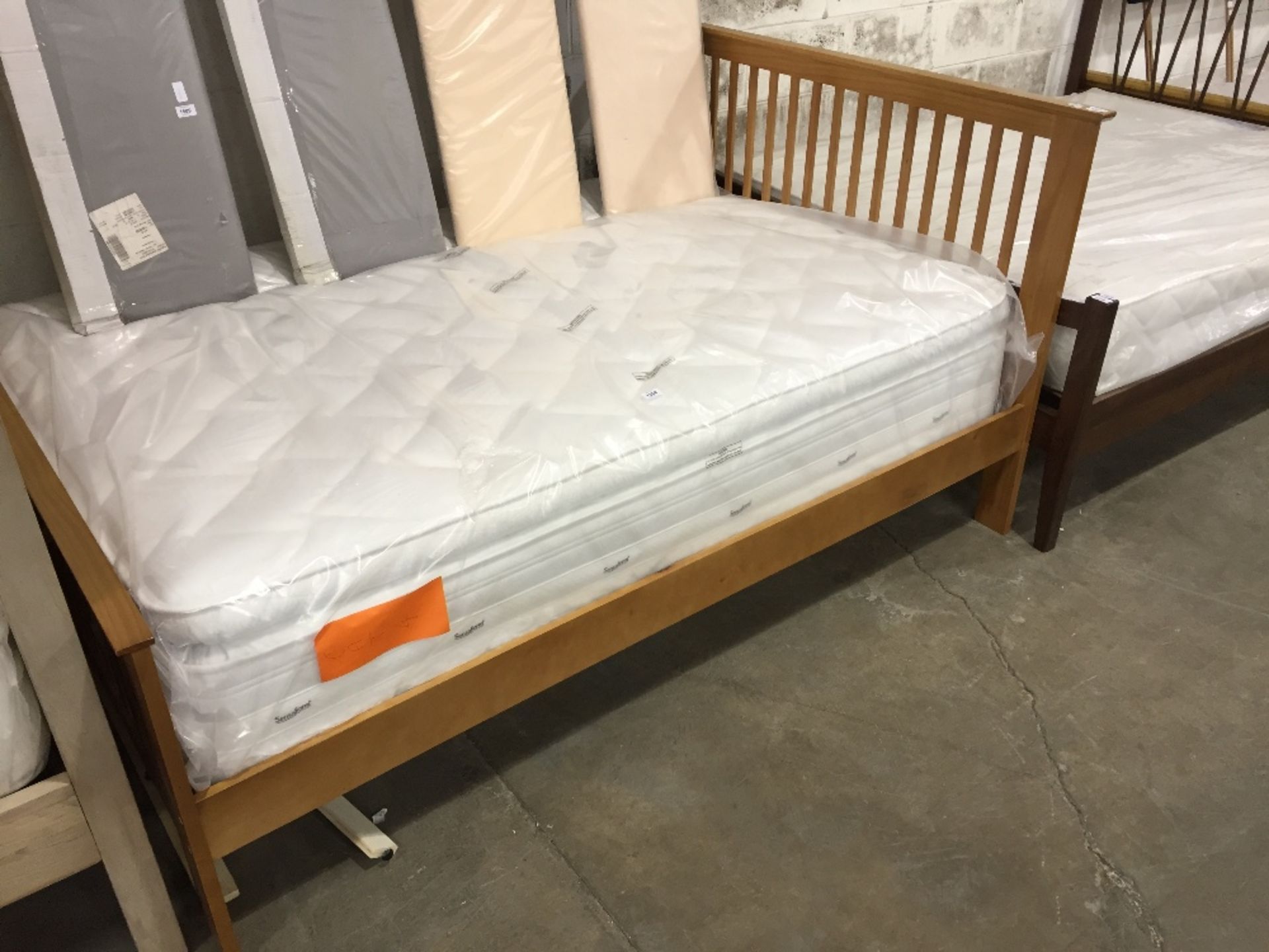 Double Bed Frame (HYME3321 -6185/14)