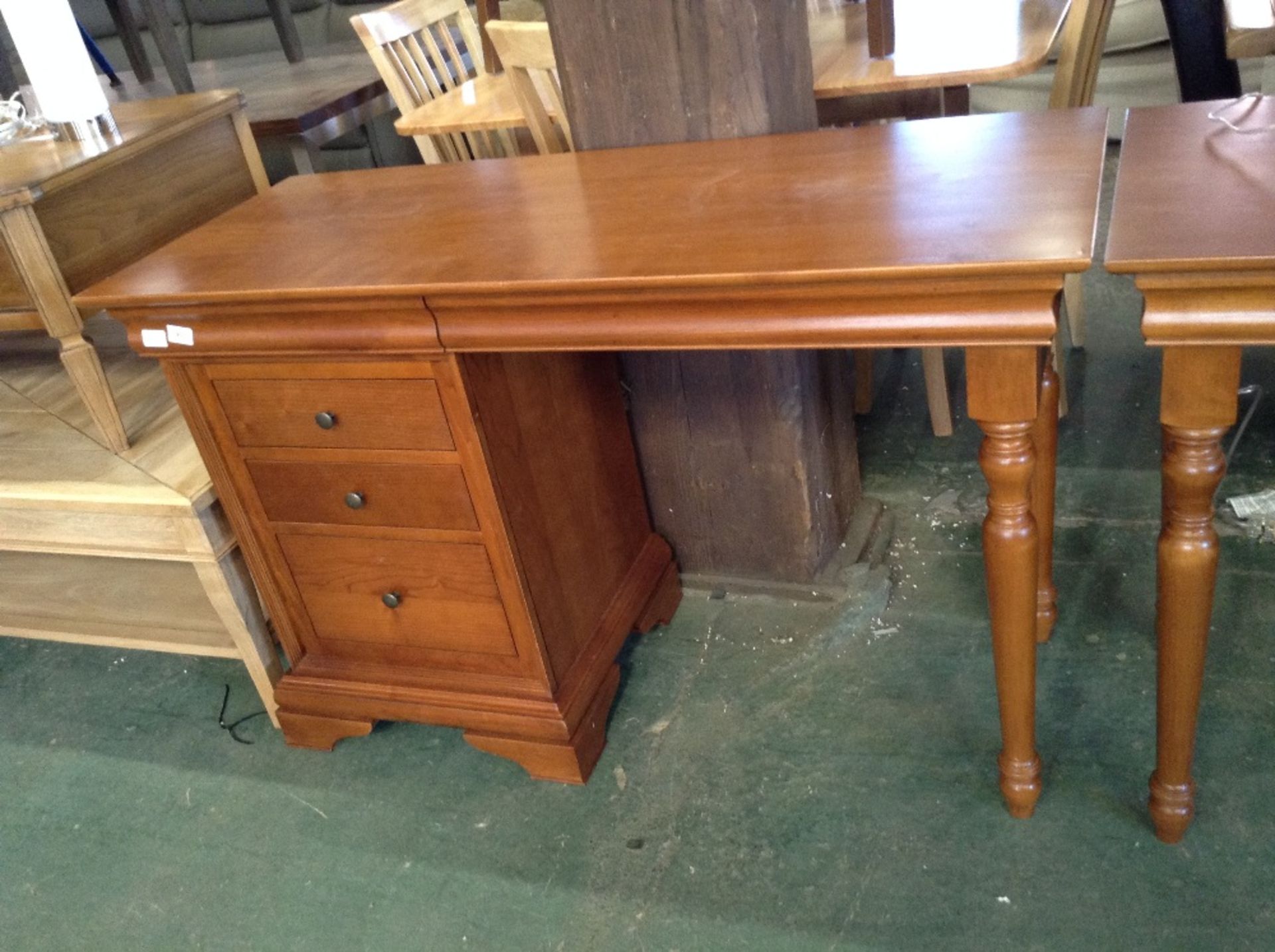 LOUIS PHILIPPE HONEYCOMB BEDROOM - DRESSING TABLE