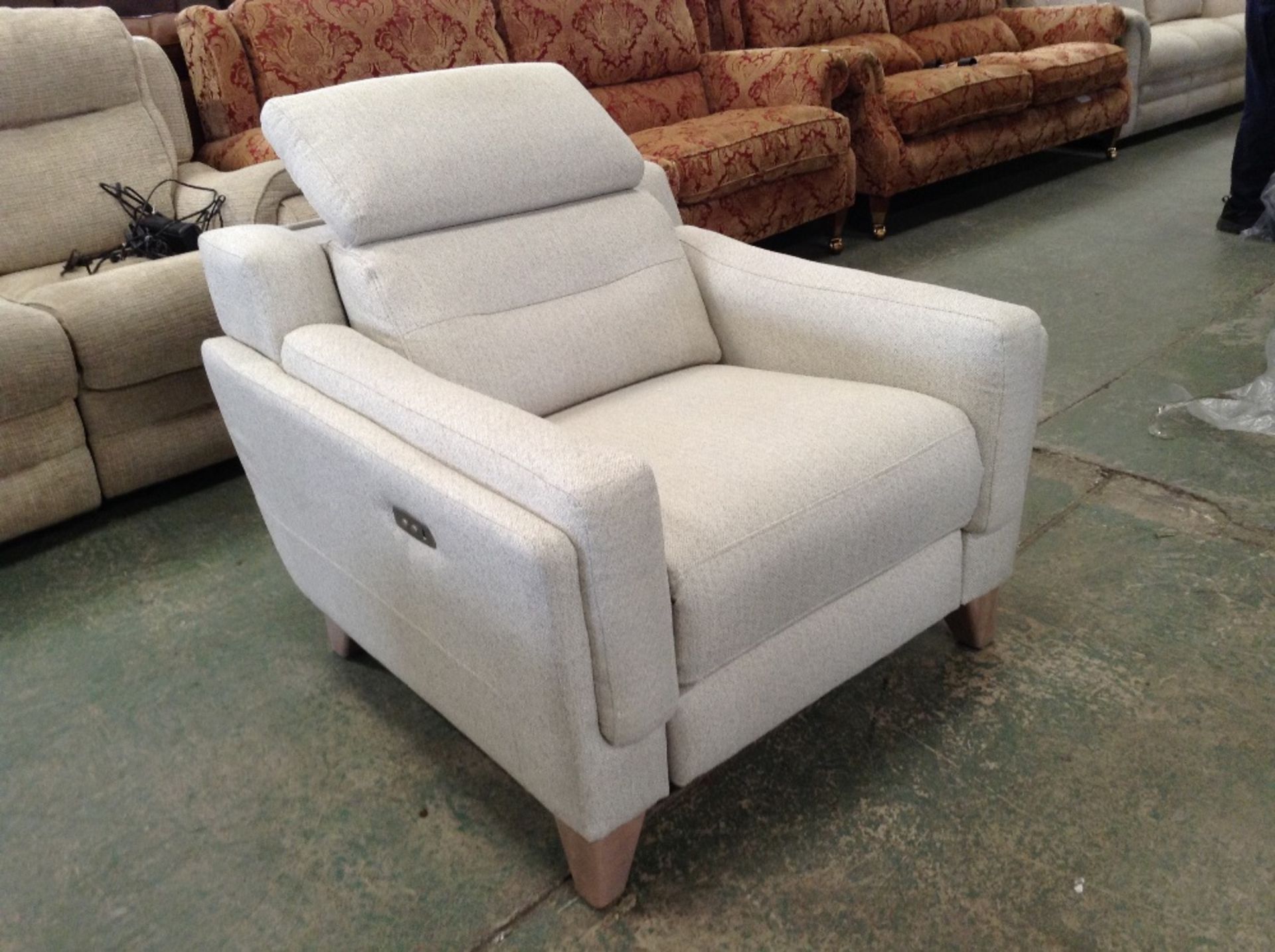 CREAM PATTERNED ELECTRIC RECLINING CHAIR (TROO1587