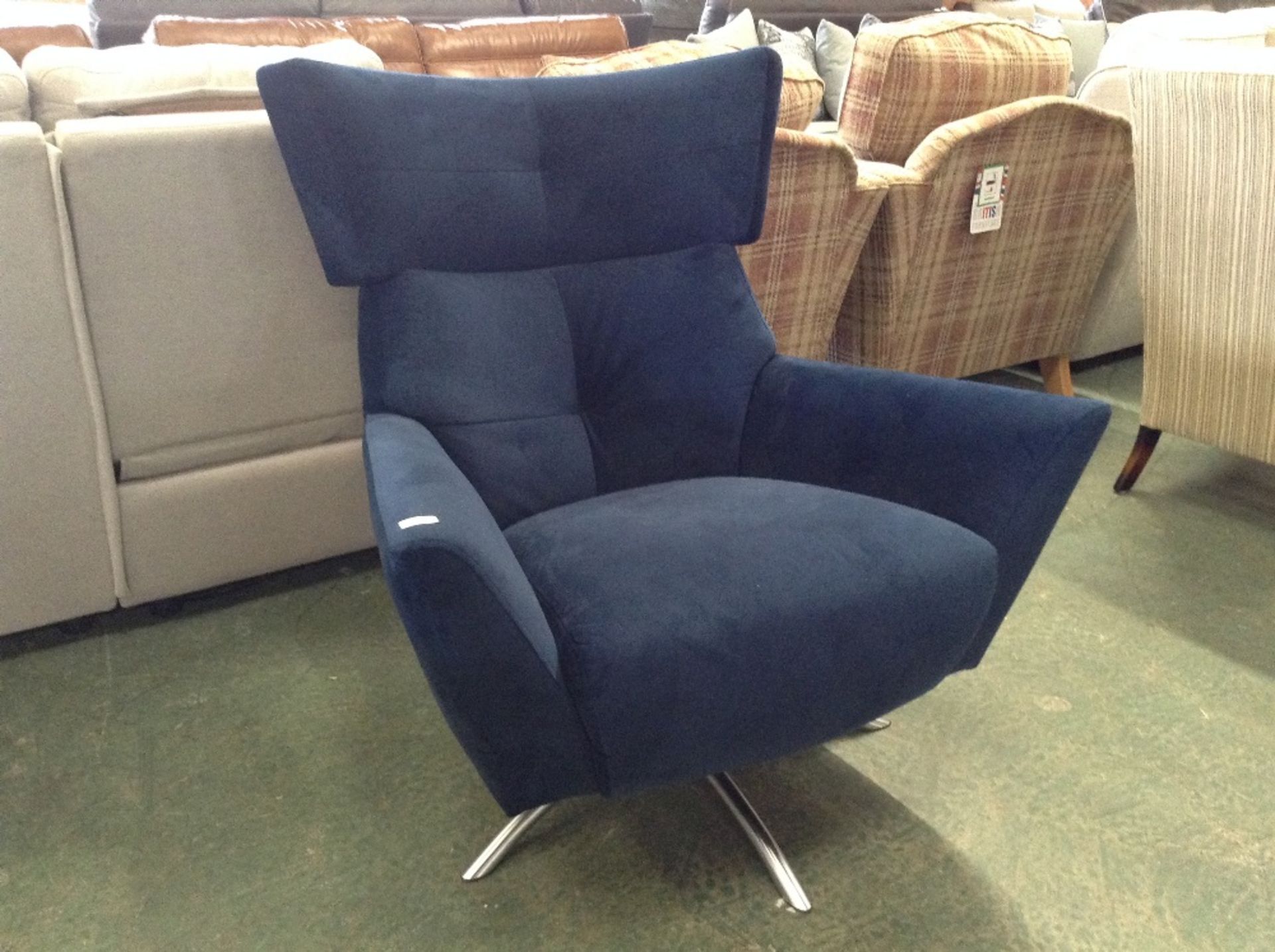 BLUE SWIVELLING WING CHAIR (L4-408530)