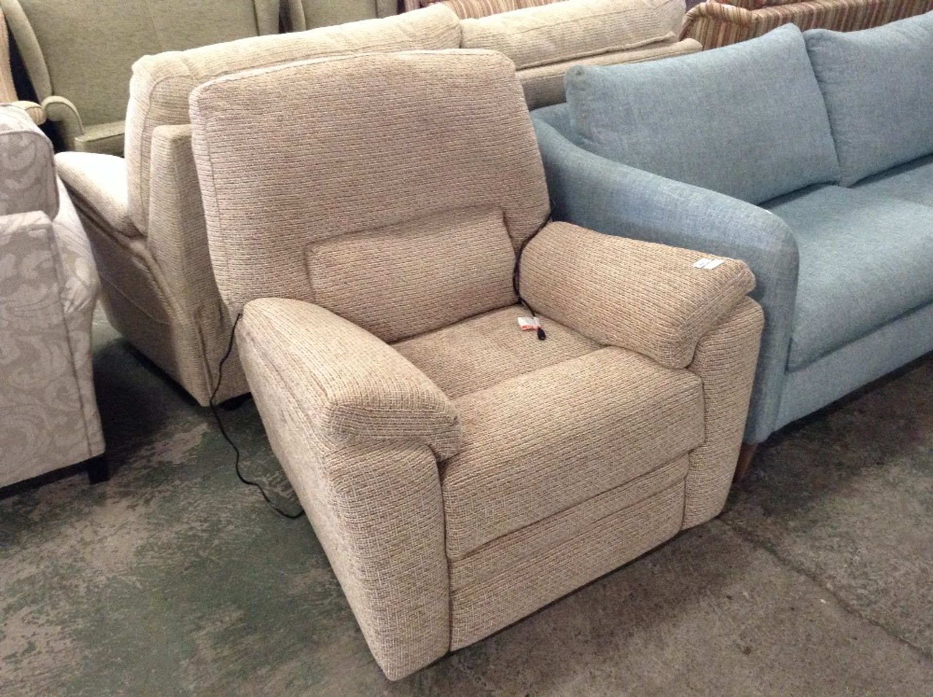 BISCUIT ELECTRIC RECLINING CHAIR (TROO1650-WOO5192
