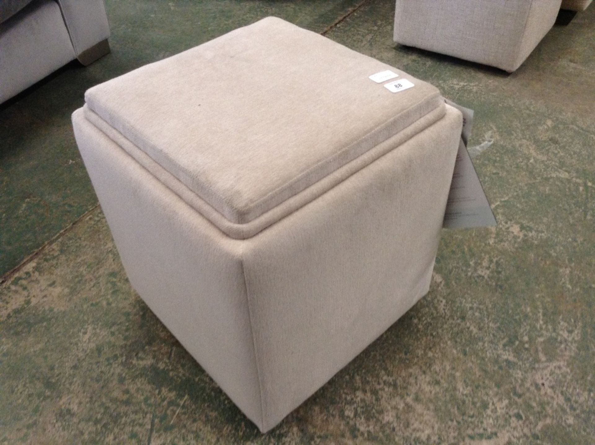 TAYLOR BEIGE STORAGE FOOTSTOOL (L4-4776608)