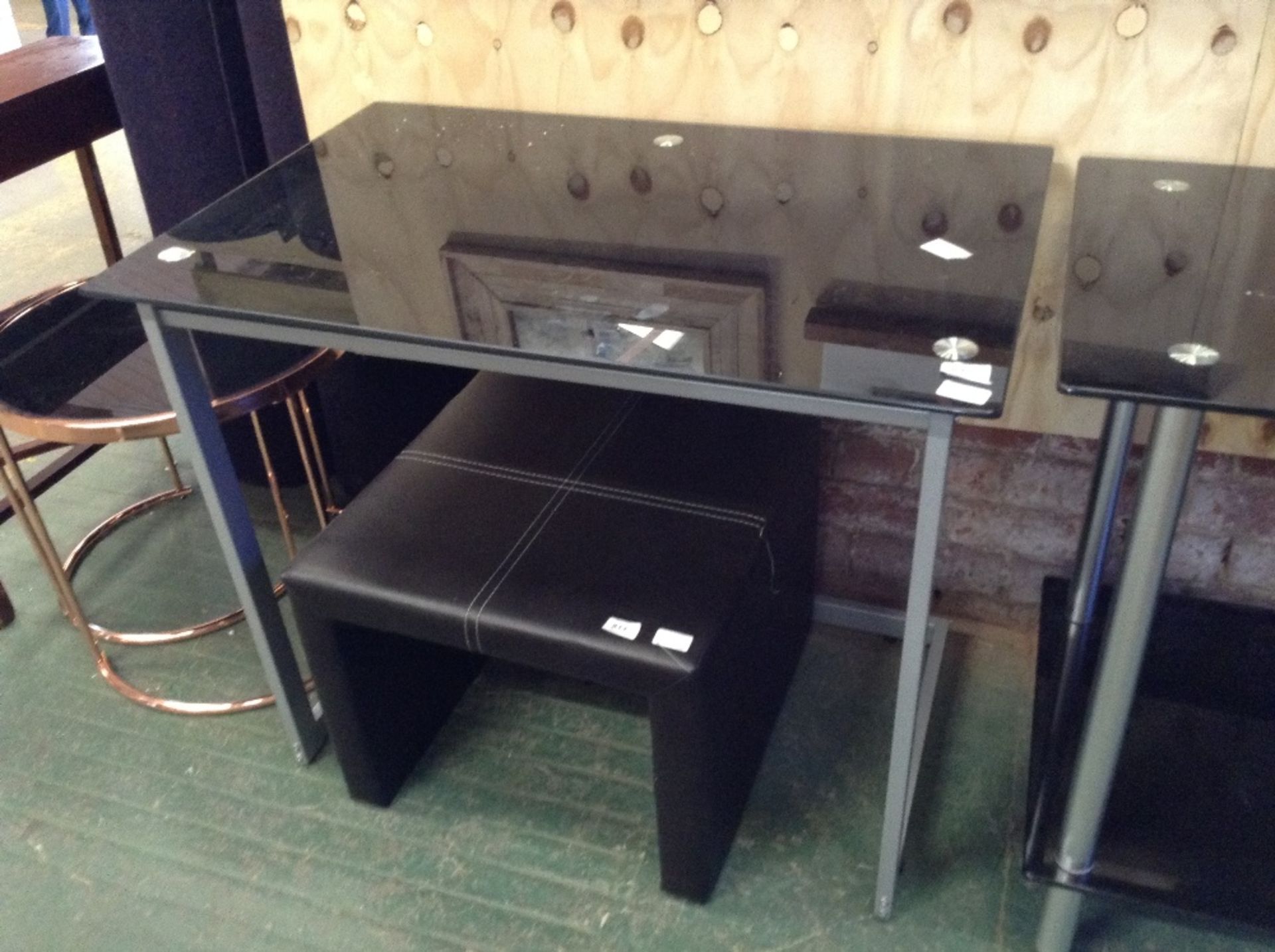 GLASS DESK (19)