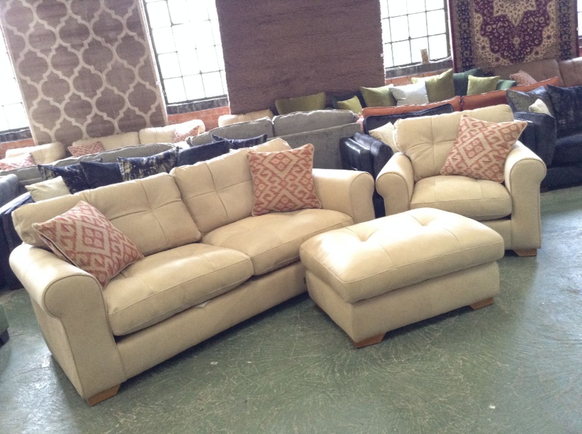 EX SHOWROOM CREAM LEATHER 3 SEATER SOFA CHAIR AND