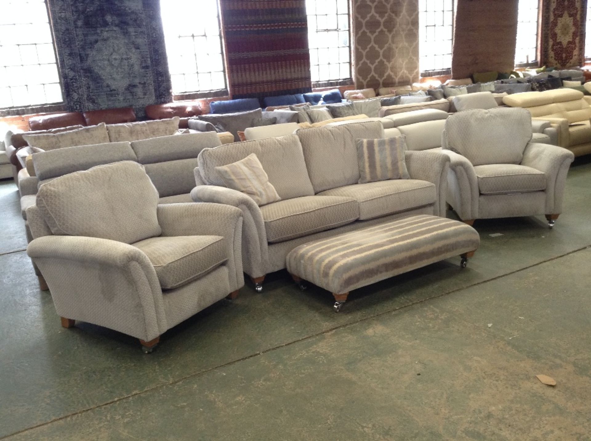 GREY PATTERNED 3 SEATER SOFA 2 X CHAIRS AND MULTI