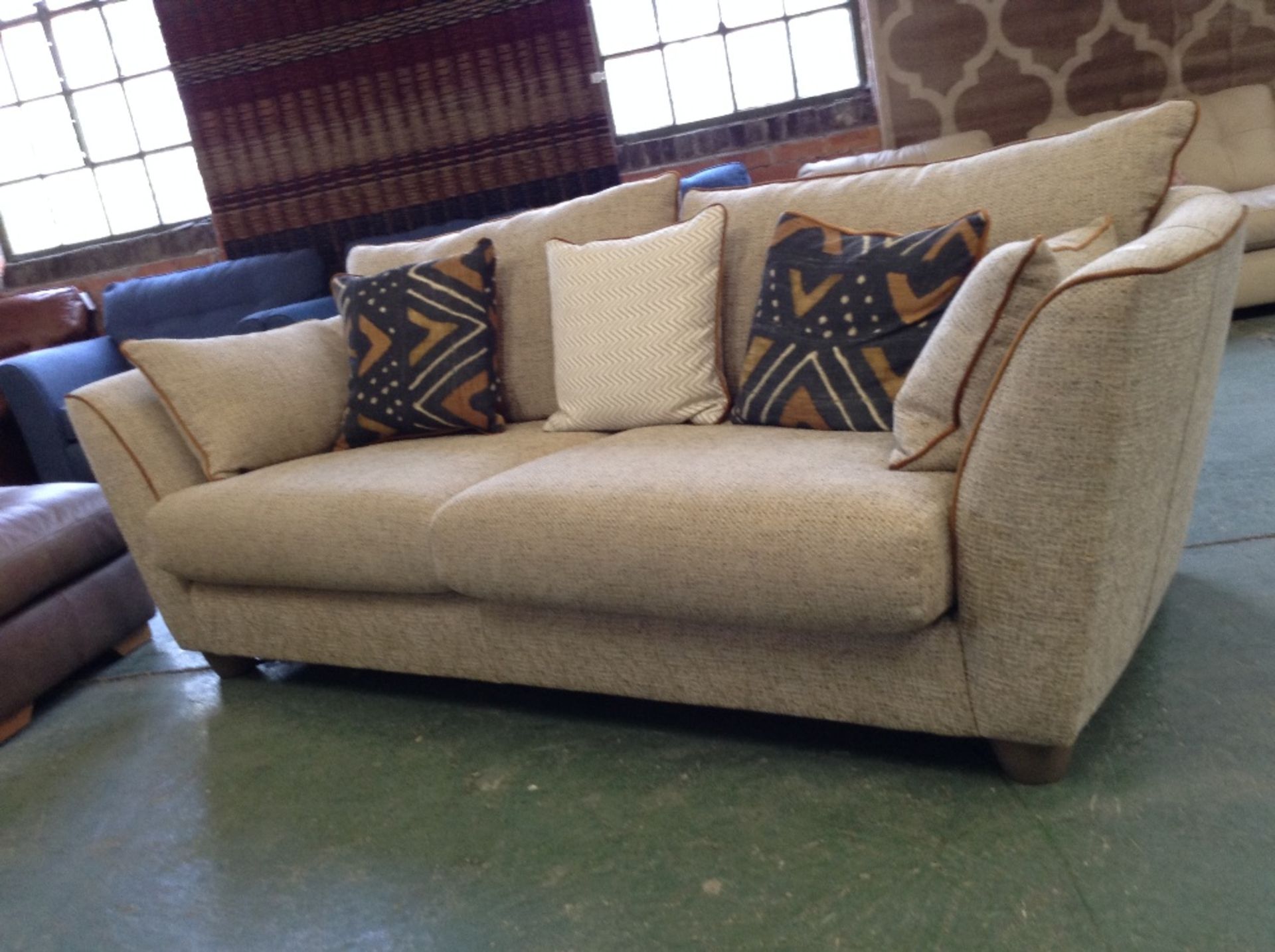 EX SHOWROOM BISCUIT PATTERNED 3 SEATER SOFA (WM49-