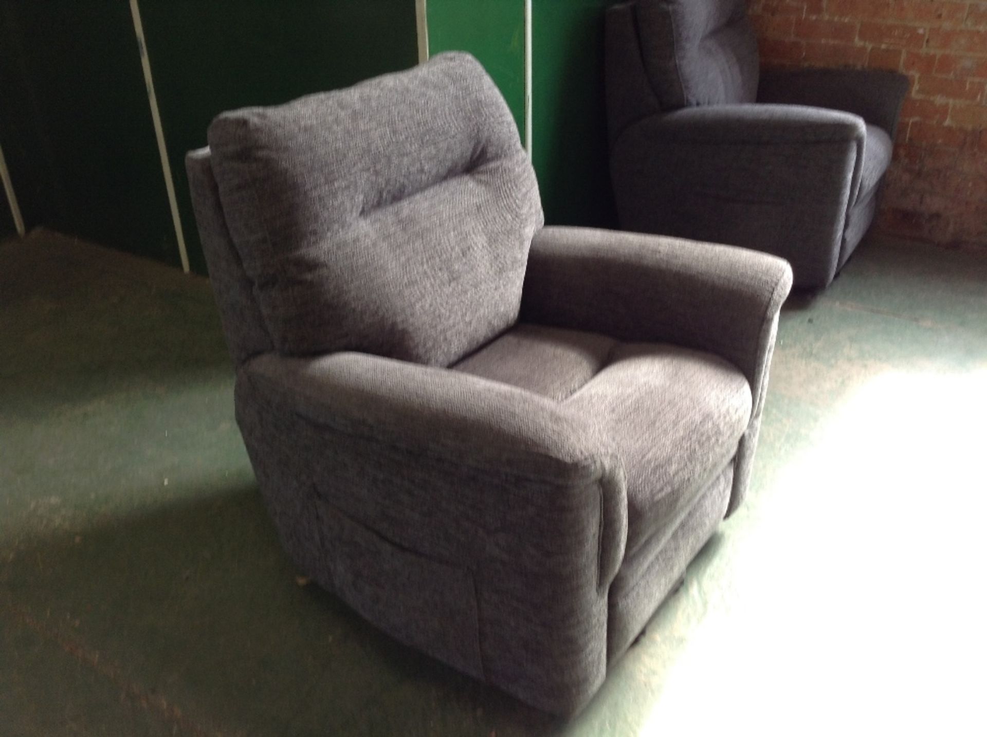 GREY HIGH BACK RISE AND RECLINE CHAIR (TROO1703-WOO652275)