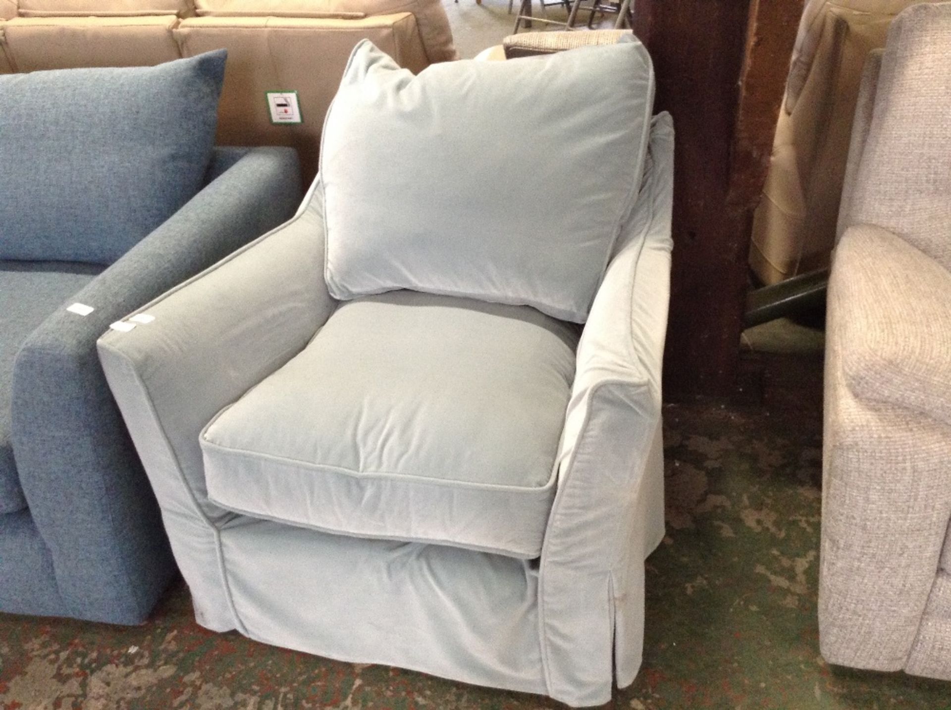 BLUE LOOSE COVERED ACCENT CHAIR (TROO1717-WOO63688