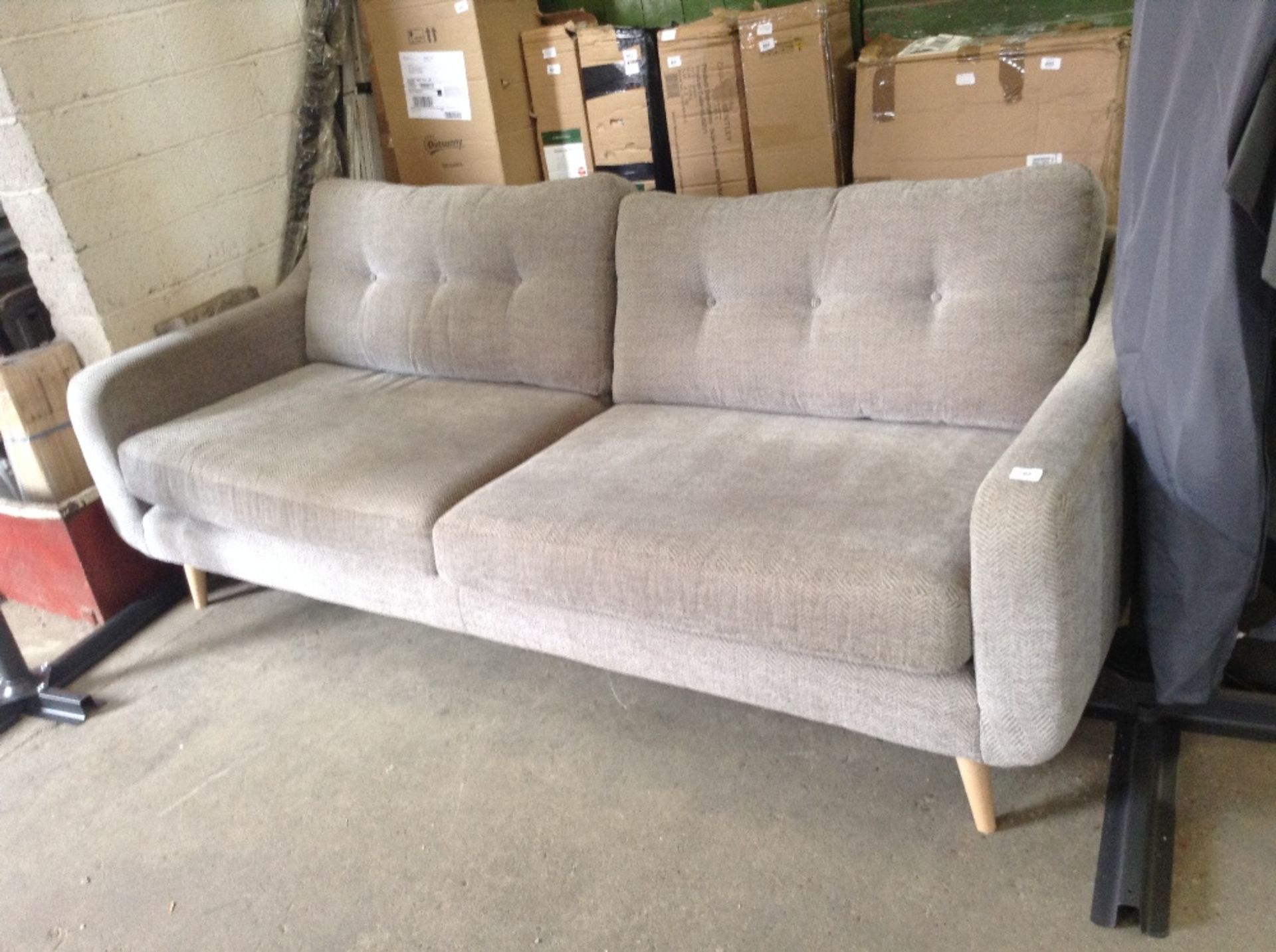 GREY PATTERNED 3 SEATER SOFA (DIRTY) (WORN)