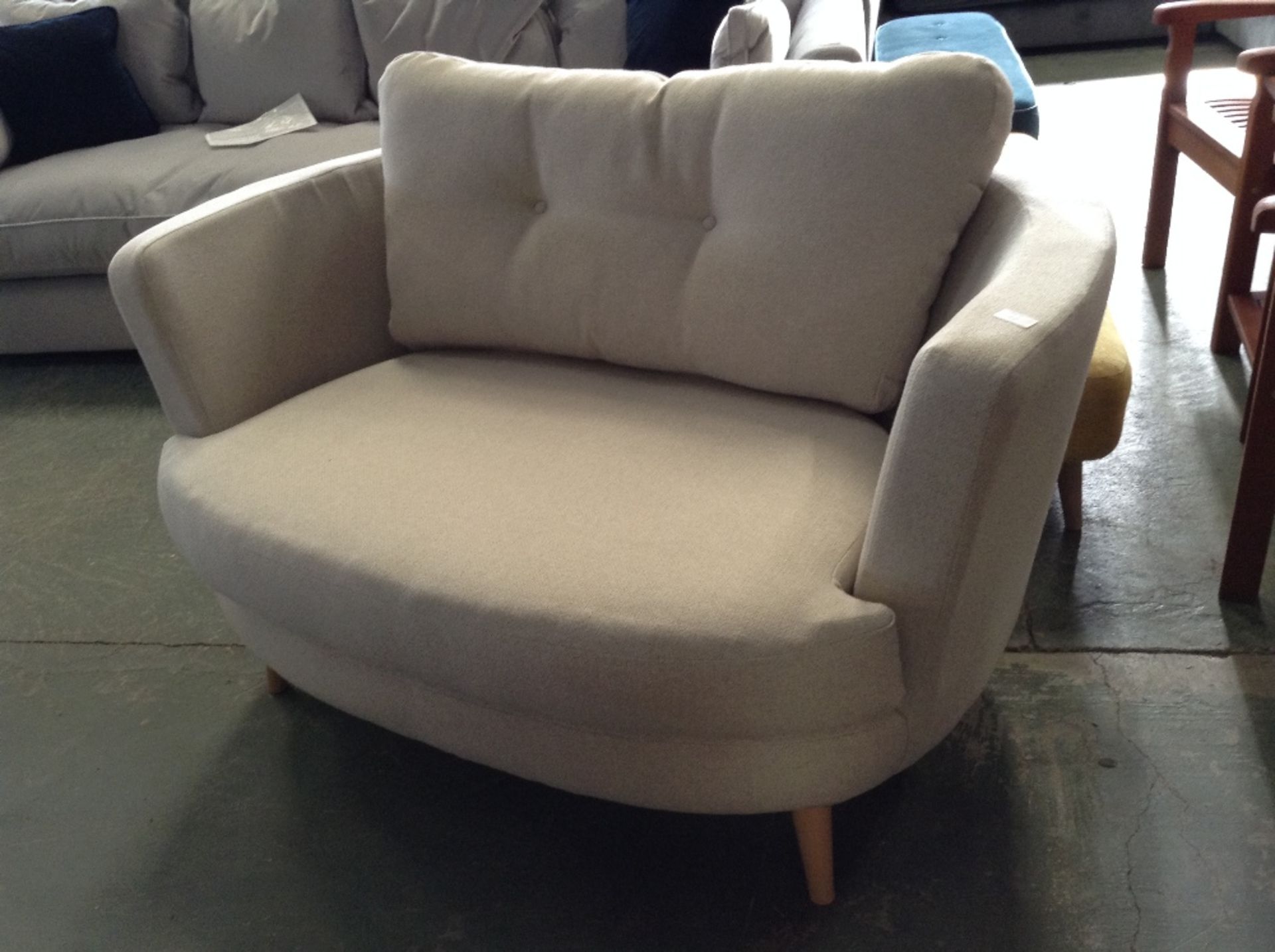 BISCUIT LARGE SNUG CHAIR