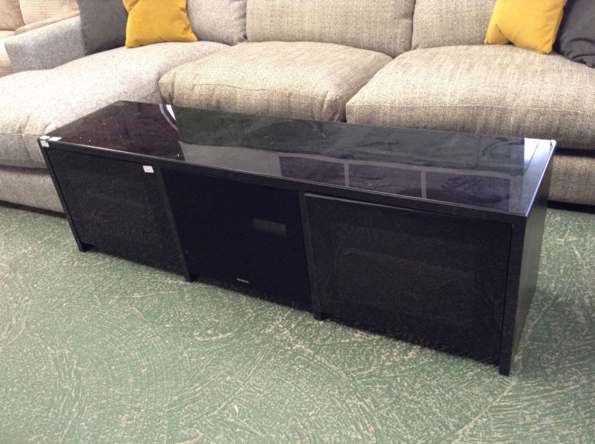 TV STAND (BBFL7114 - 13853/5)