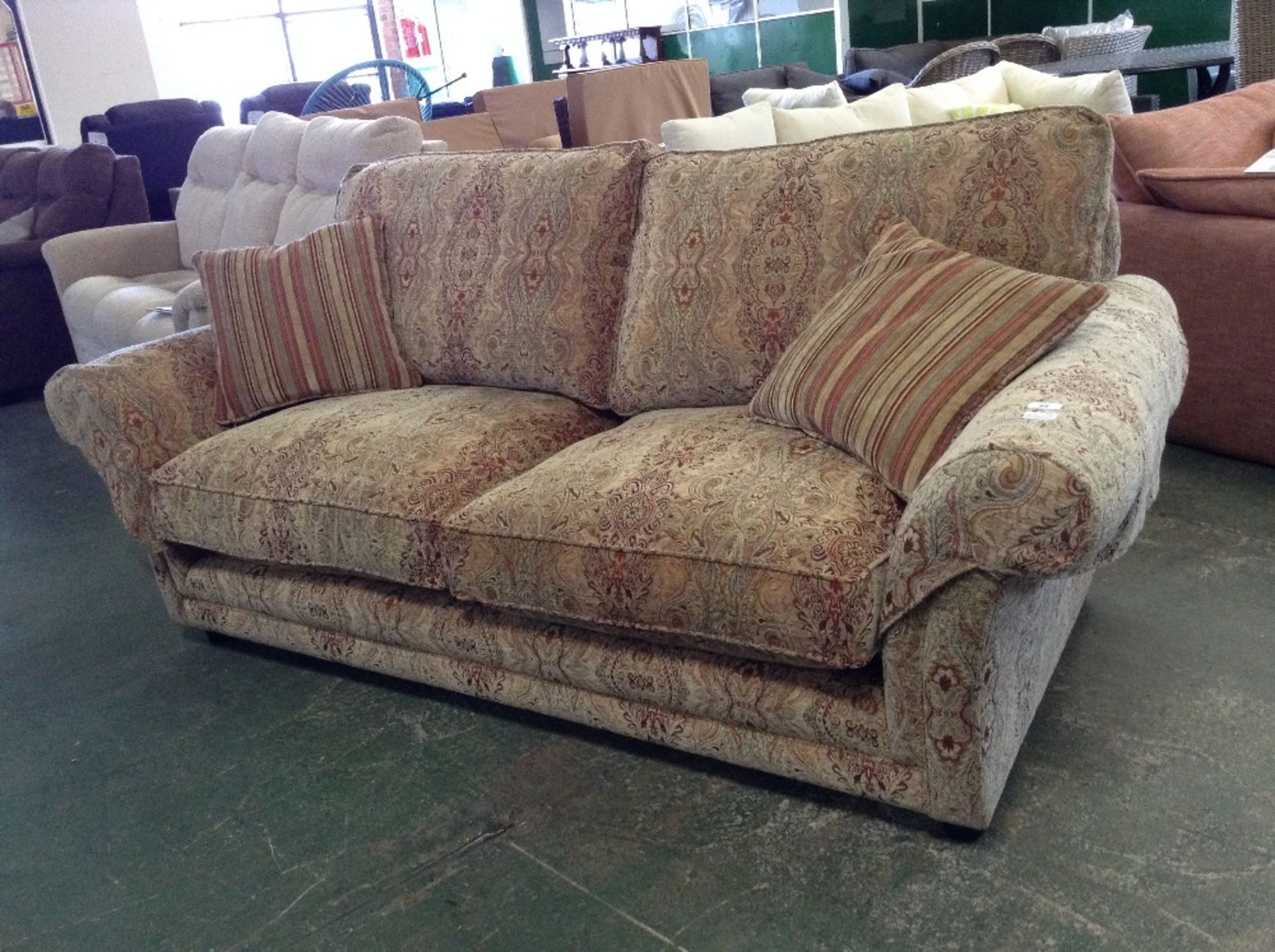 GOLDEN PATTERNED 2 SEATER SOFA (MISSING CORRECT FE