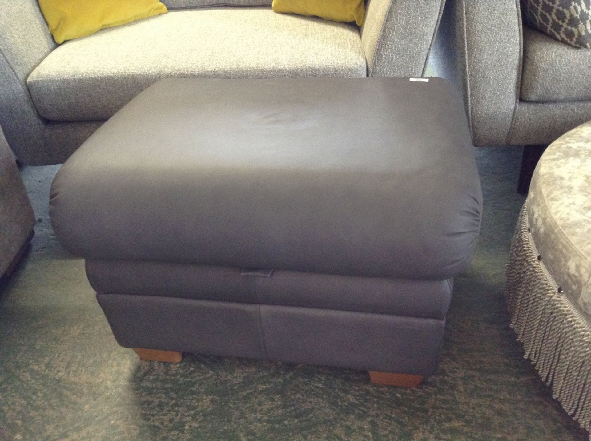 GREY LEATHER LARGE STORAGE FOOTSTOOL (TROO1748-WOO