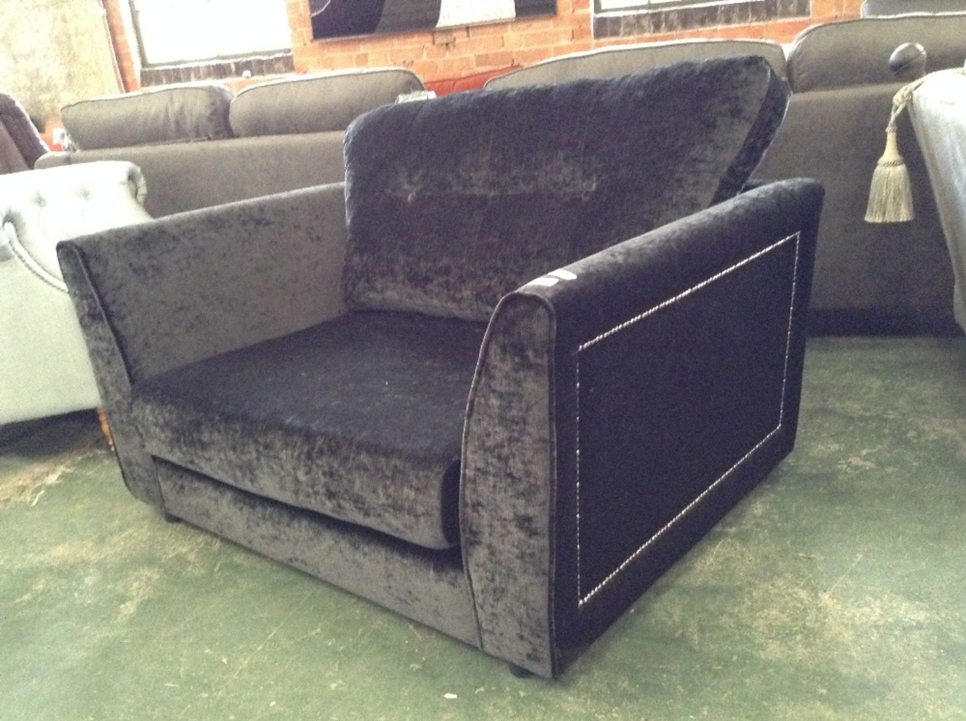 BLACK SNUG CHAIR (ST7-14)