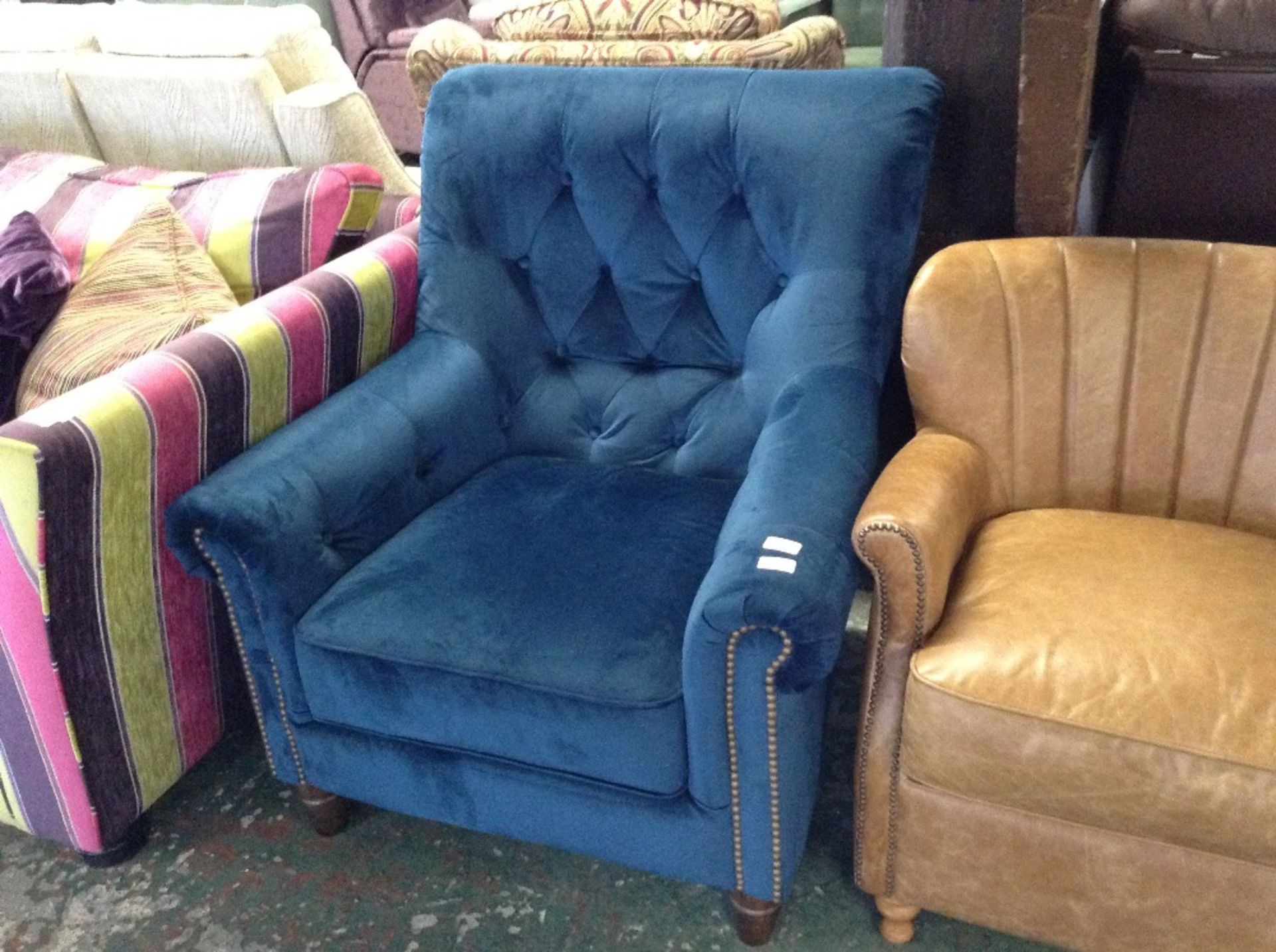 BLUE BUTTON BACK WING CHAIR (WM78-8)