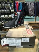GUL 6.5mm Black/Grey All Purpose Boot, Size: 9. Collection Strictly 09:30 to 18:30 - Wednesday 20