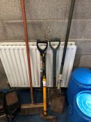 Selection of Garden Tools, as lotted. Collection Strictly 09:30 to 18:30 - Wednesday 20 February