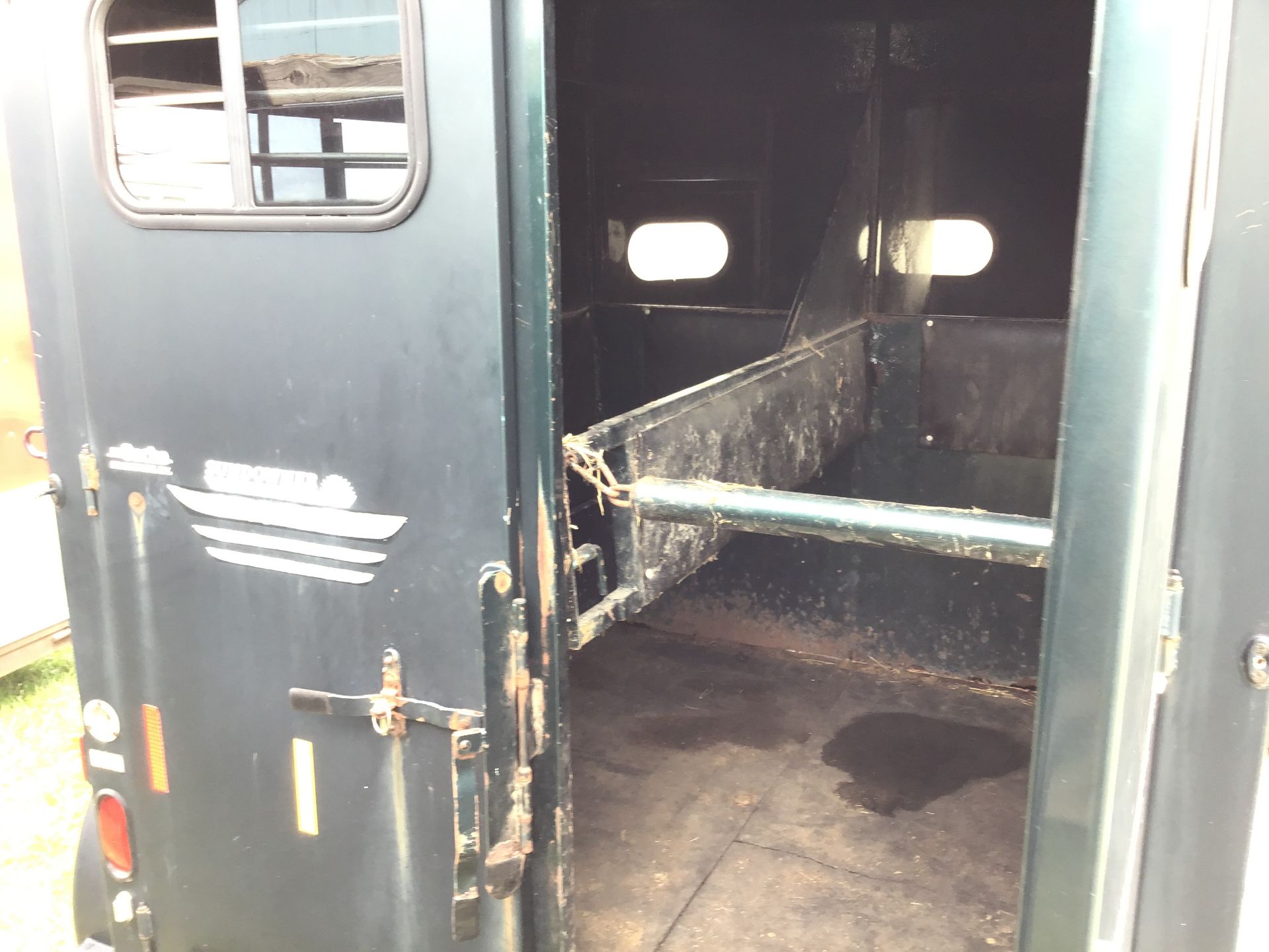 USED LIVESTOCK TRAILER: 2-HORSE - Image 5 of 6