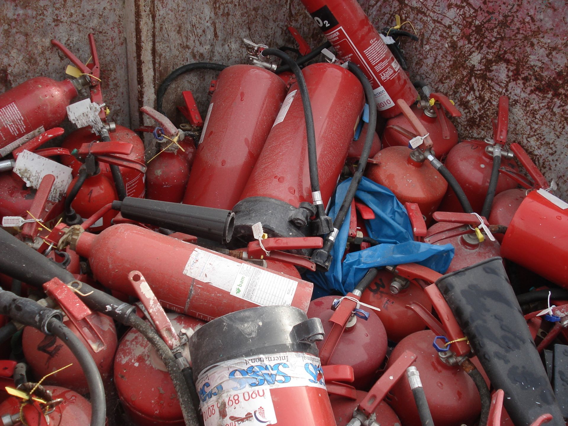 Mixed Fire Extinguishers - Mixed Dates, Majority out of date - Image 5 of 6
