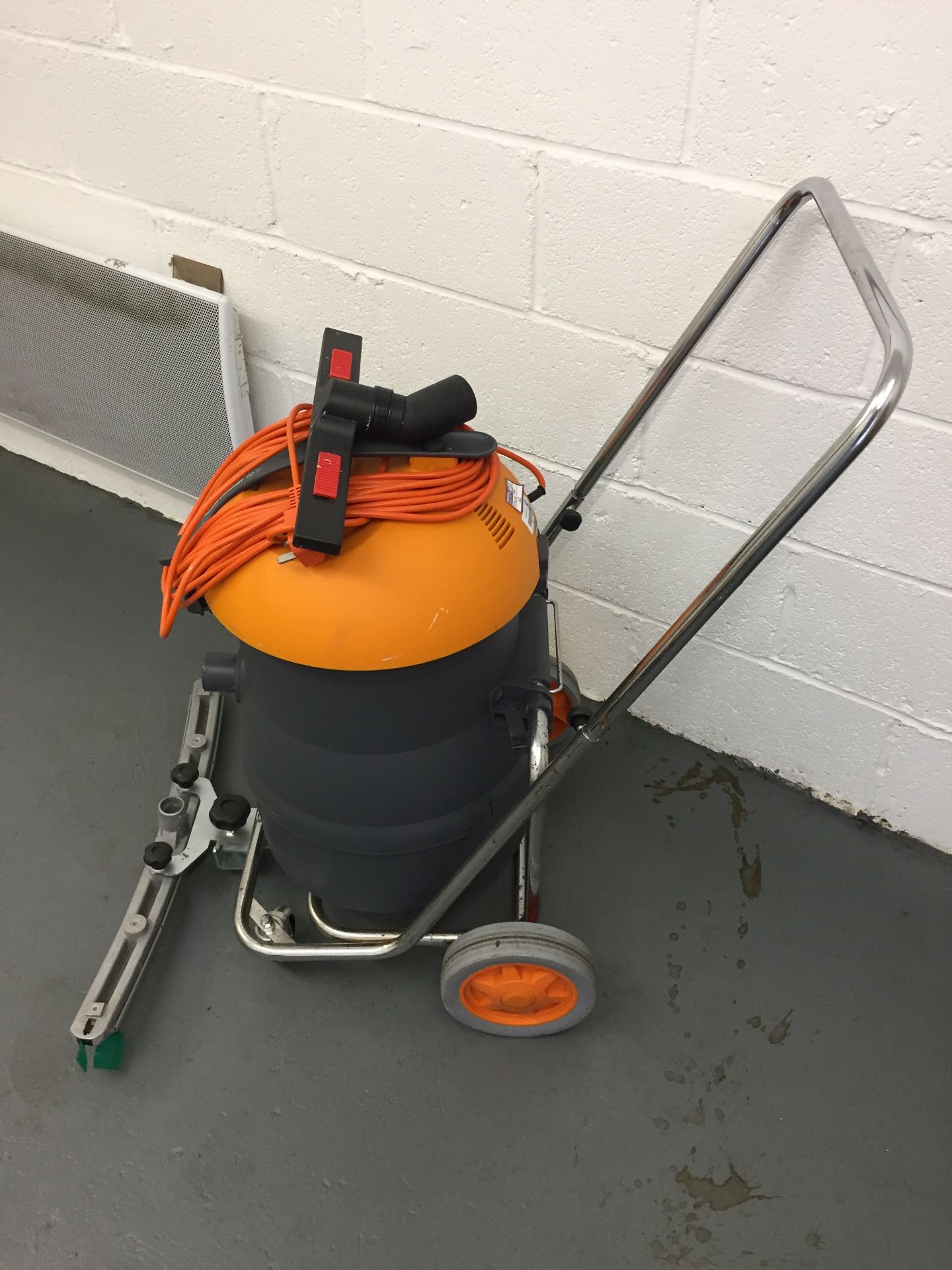 Taski Commercial Floor Washer - Vacumat 22T