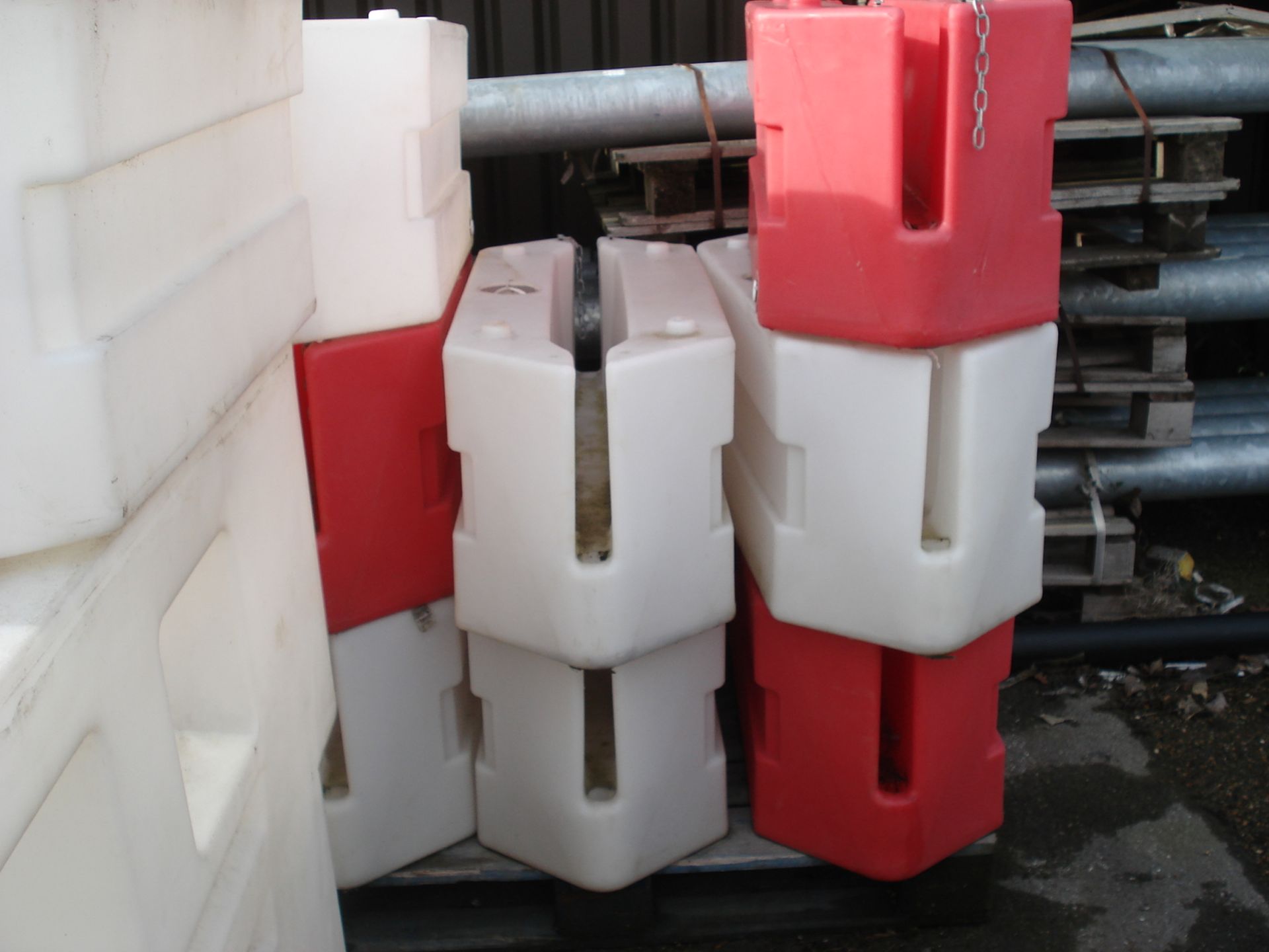 Red/White Plastic Pedestrian Safety Barriers x 20 - 37" Long x 15" Wide x 16" High - Image 4 of 5