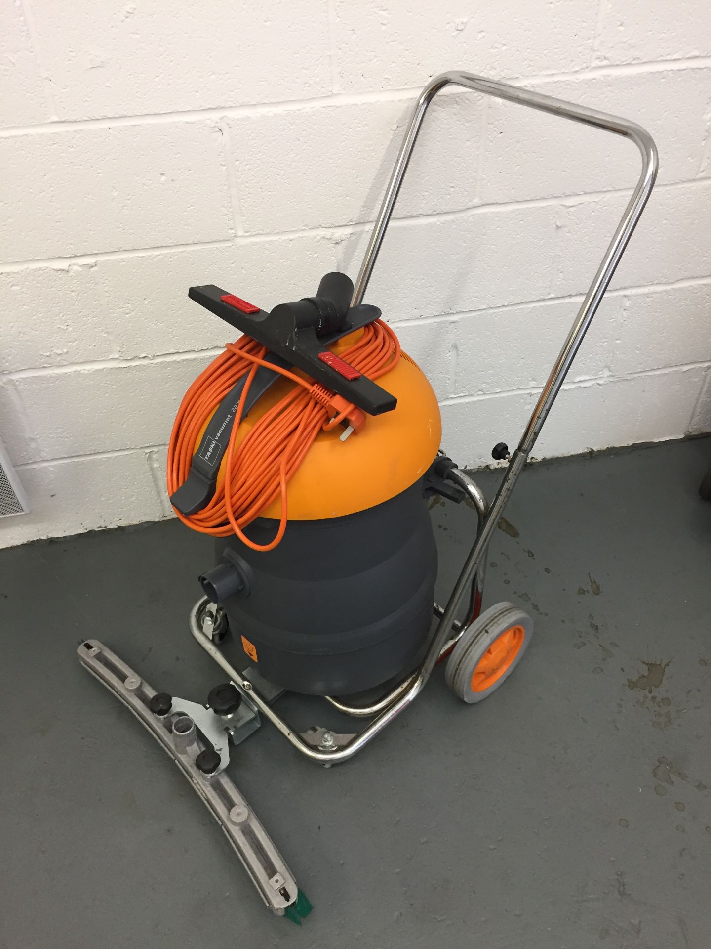 Taski Commercial Floor Washer - Vacumat 22T - Image 2 of 6