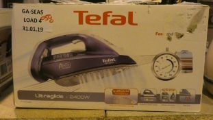 Boxed Tefal UltraGlide 2400W Steam Iron RRP £50 (Customer Return)