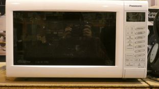 Panasonic NN-CT555W Digital Display Counter Top Microwave RRP £70 (Customer Return)