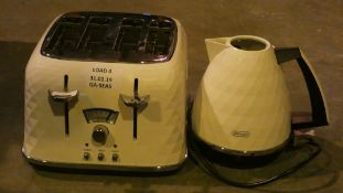 Lot to Contain 2 Assorted Items to Include a Delonghi Brilliante 4 Slice Toaster With Matching