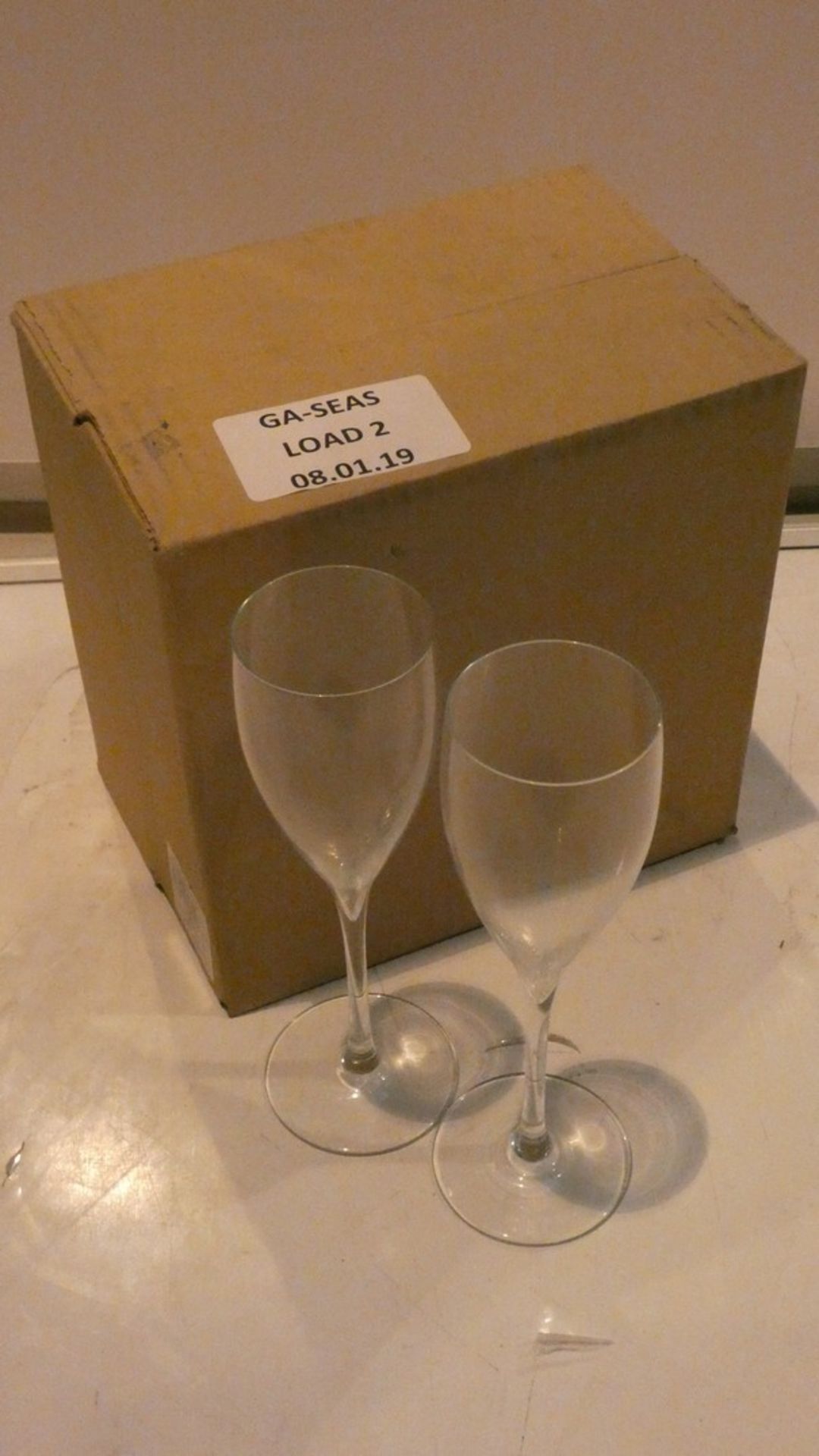 Lot to Contain 5 Assorted Sets of 6 Wine Glasses