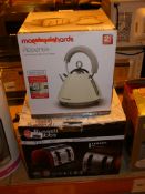 Lot to Contain 2 Assorted Kitchen Items Russell Hobbs 4 Slice Toaster and Morphy Richards Accents