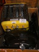 Lot to Contain 3 Assorted Kitchen Items To Include a Bella Pizza Oven, Morphy Richards Yellow