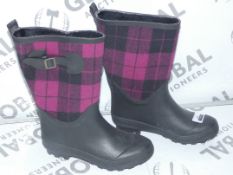 Brand New Pair of Size 2 Fur Lined Tartan Design Kids Wellington Boots in Black and Purple RRP £25