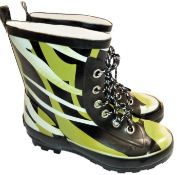 Brand New Pair of Short Lace Up Design Ladies Ankle Wellington boots in Black and Green UK6 RRP £30