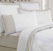 Lot to Contain 3 Assorted Items to Include a House of Windsor Rich Plain Bed Linen Single Size,