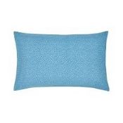 Lot to Contain 3 Assorted Items to Include x2 Bagged V and A Alyssum Standard Pillowcases in Blue