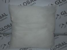 Lot to Contain 5 45 x 45cm Square Hollow Fibre Cushion Pads Combined RRP £50 (8771)(KQV1290)