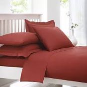 Lot to Contain 3 Assorted Items to Include House of Windsor Cotton Rich Single Fitted Sheet,