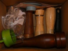 Lot To Contain 9 Assrted Items To Include Salt & Pepper Mills, Tefal Ingenio Pan Handles &