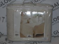 Boxed Paoletti 240 x 260cm Toulon Cream Bedspread RRP £65 (FOUS1745)