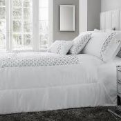 Beresford Roberts Darcy Collection 200 x 200cm Bedspread RRP £40 (151112517)(11238)